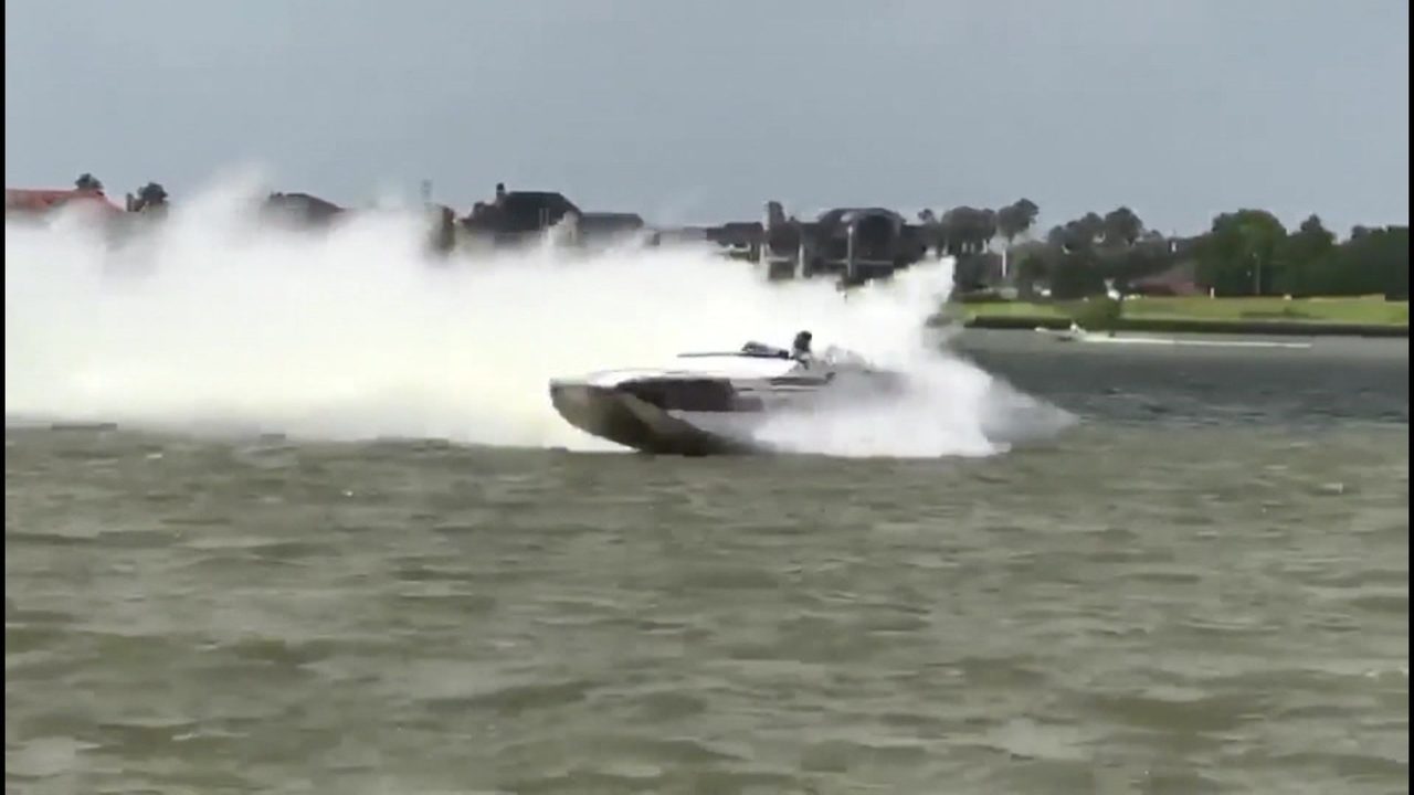 Boat crash caught on camera during Texas Outlaw Challenge in...